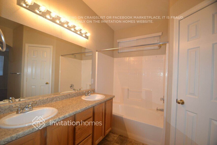 Building Photo - 8840 Crooked Shell Ave