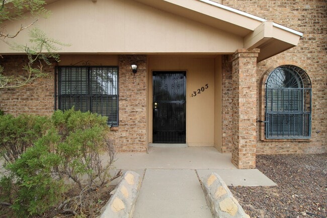 Building Photo - 3205 Fierro Dr