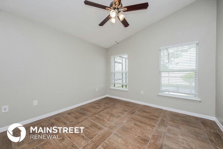 Building Photo - 17401 Silver Creek Ct