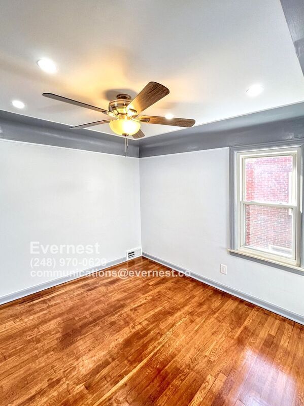 Building Photo - 18514 Manor