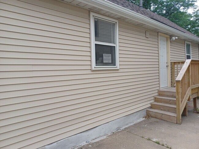 Building Photo - Check out this wonderful one-bedroom plus ...