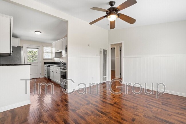 Building Photo - 235 E 18th St