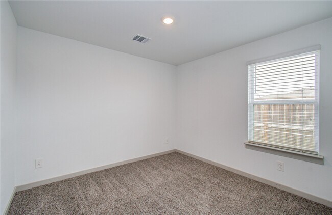 Building Photo - 10602 Great Basin Dr