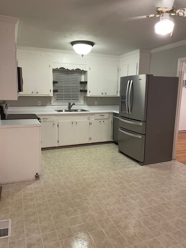 Building Photo - 505 Meadowbrook Ave