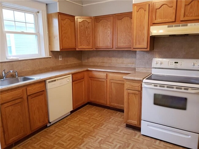 Building Photo - 36 Monument St