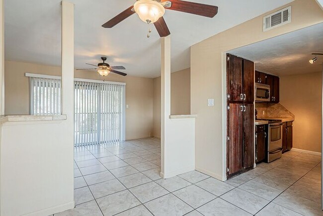 Building Photo - 1620 N Wilmot Rd