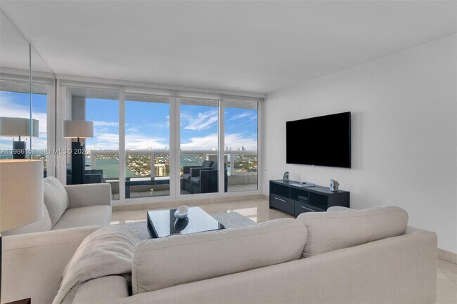 Building Photo - 1717 N Bayshore Dr