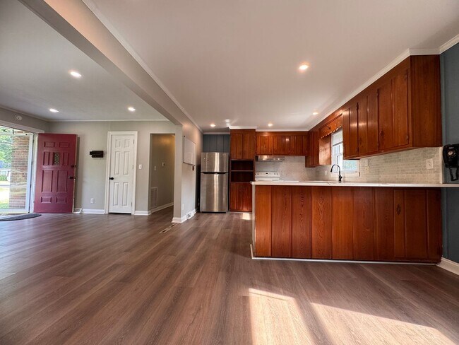Building Photo - 3BR 1.5BA Brick Ranch in Lexington