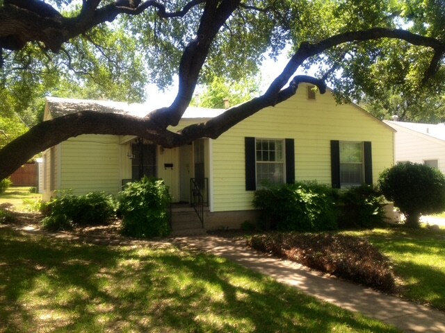 Primary Photo - 2108 W Lotus Ave