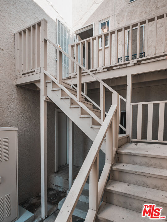 Building Photo - 817 Westmount Dr