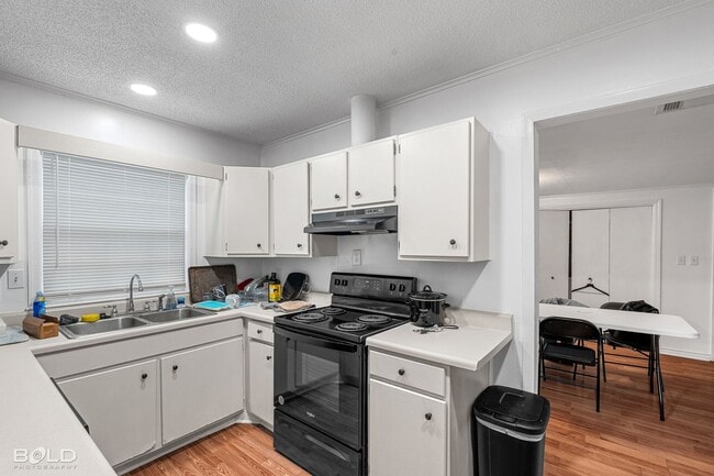 Building Photo - Home For Rent!