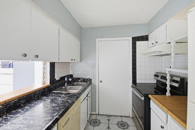 Building Photo - 3340 Burke Rd