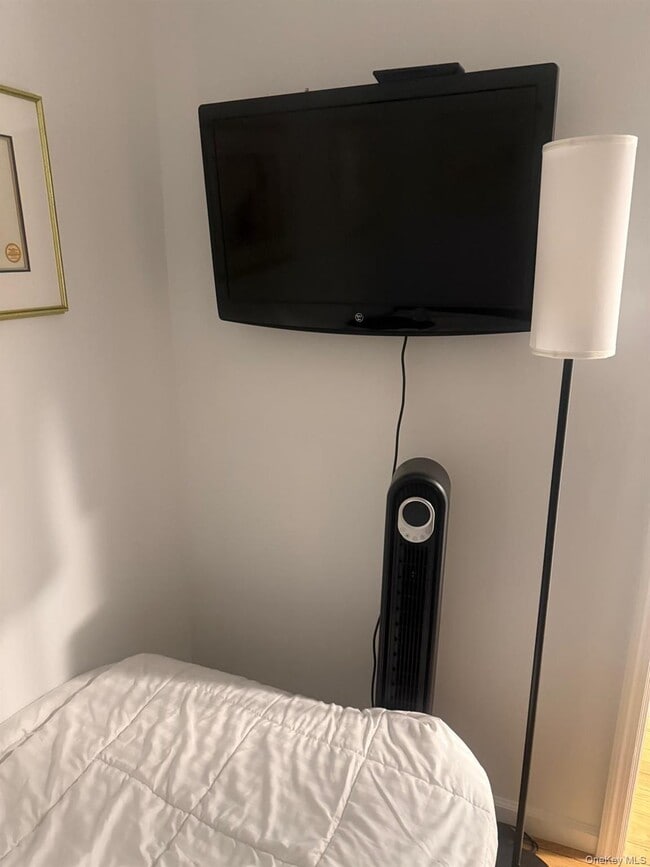 Building Photo - 601 Chestnut St