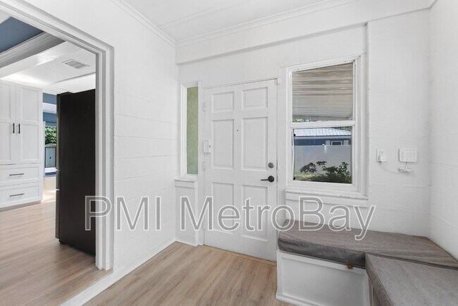 Building Photo - 4939 Woodland Dr