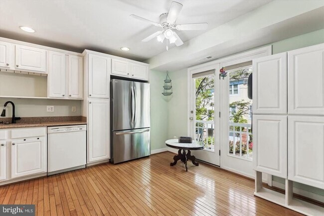 Building Photo - 3814 Woodlawn Ct