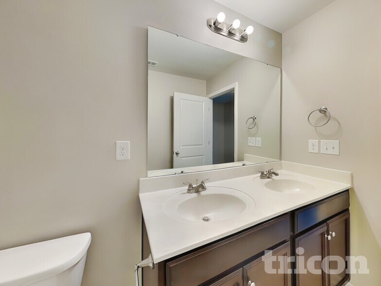 Building Photo - 8755 Longnor St