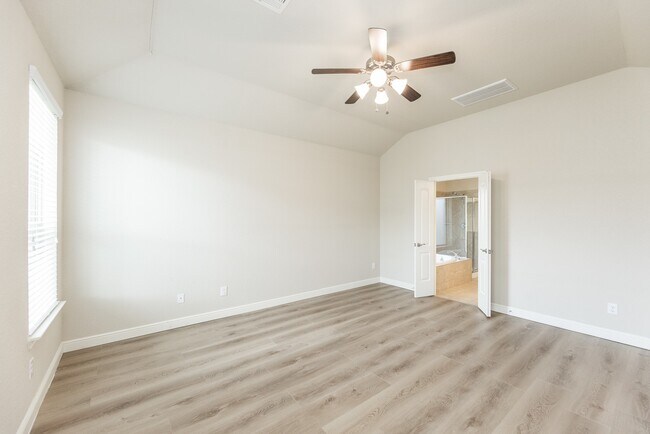 Building Photo - 23818 Hawthorn Dale Ct