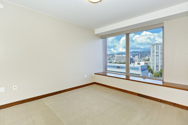 Building Photo - 1555 Kapiolani Blvd