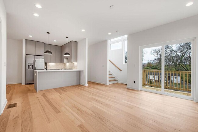 Building Photo - 1244 1st Ave S