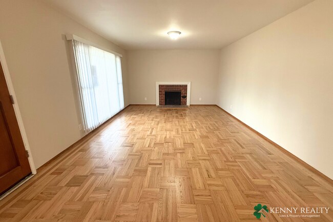 Building Photo - Beautifully Remodeled 3 Bedroom, 2 Bathroo...