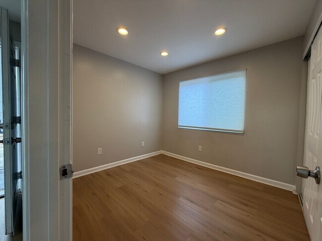 Building Photo - 26th Street