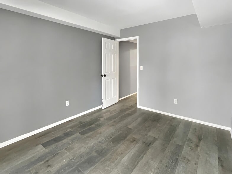 Building Photo - 49 Latourette Ln