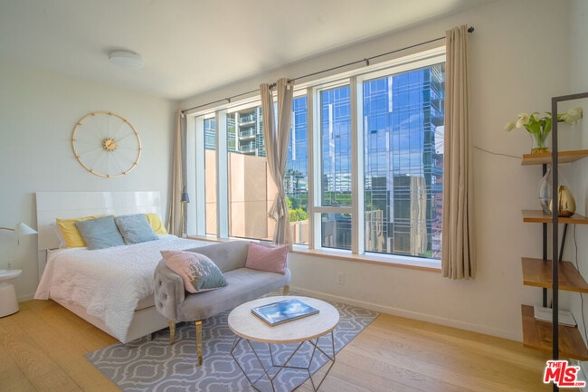 Building Photo - 889 Francisco St