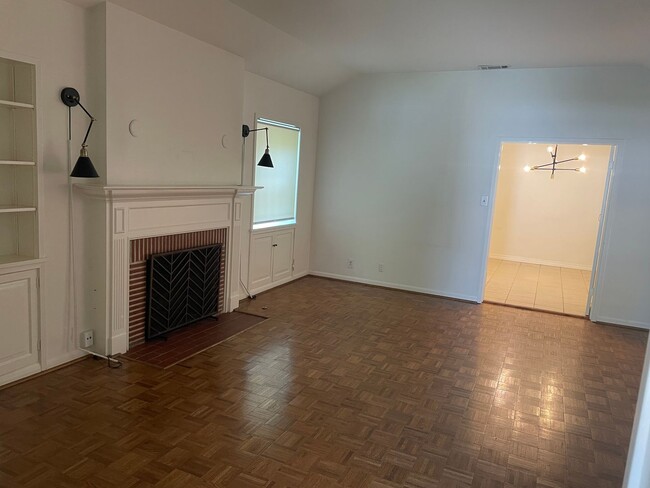 Building Photo - Charming 3-Bedroom Home with Gardener Serv...