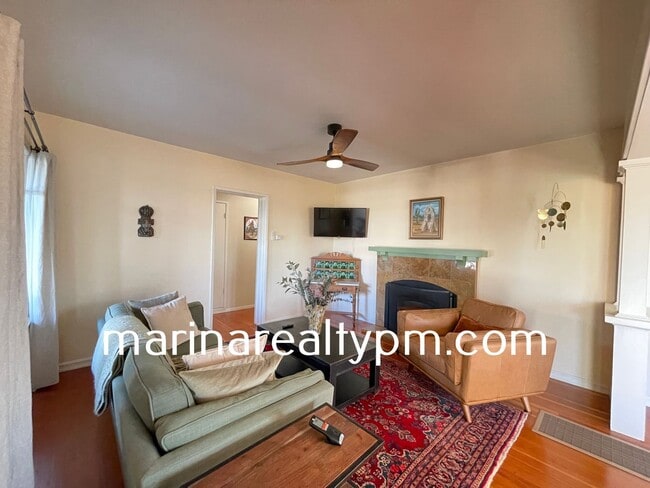 Building Photo - Welcome to this stunning 3 Bedroom 2 Bath ...