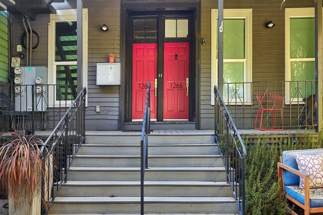 Building Photo - Sleek and modern 2 bed/2 bath in the heart of The Mission -- Walkers dream -- Must See!