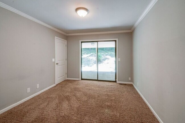 Building Photo - 625 Mercer Dr