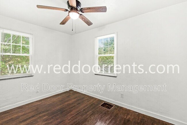 Building Photo - 957 Woodhill Dr