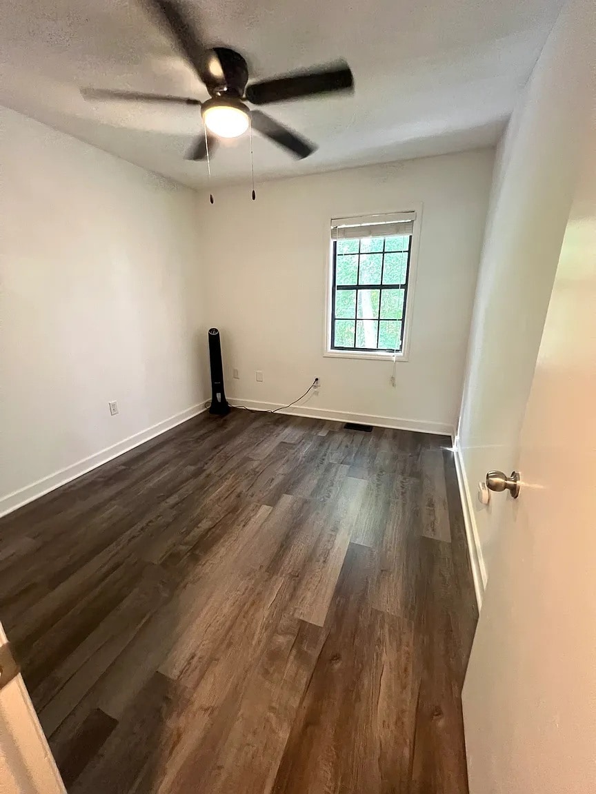 Building Photo - Room in Townhome on Willow Bridge Dr