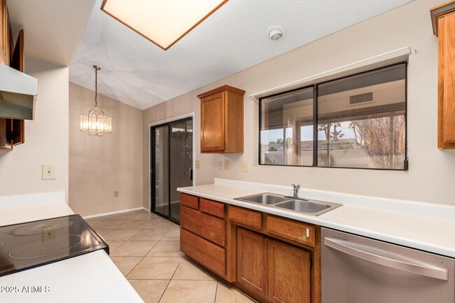 Building Photo - 13722 W Gable Hill Dr