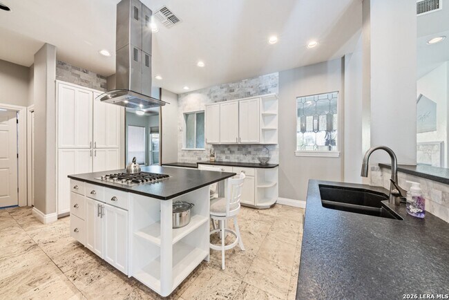 Building Photo - Charming Home Awaits: Spacious & Modern Living in a Prime Location