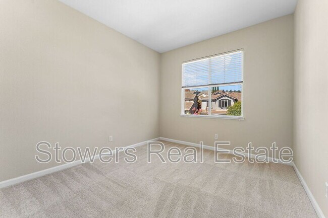 Building Photo - 137 Woodcrest Dr