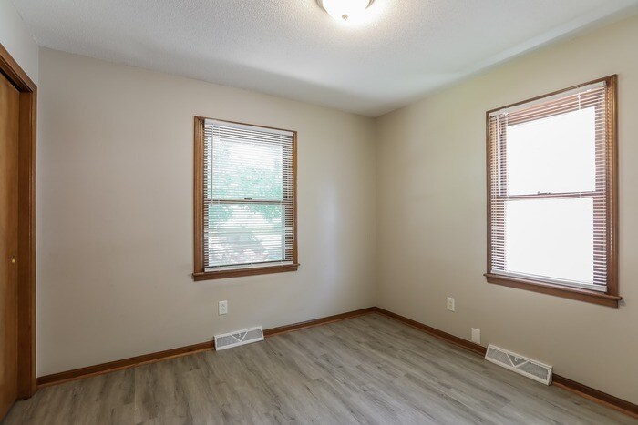 Building Photo - 1223 E 25th St S