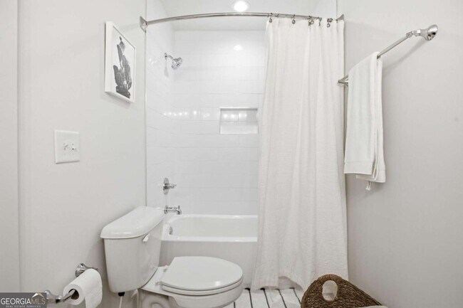 Building Photo - 318 Ashburton Ave SE