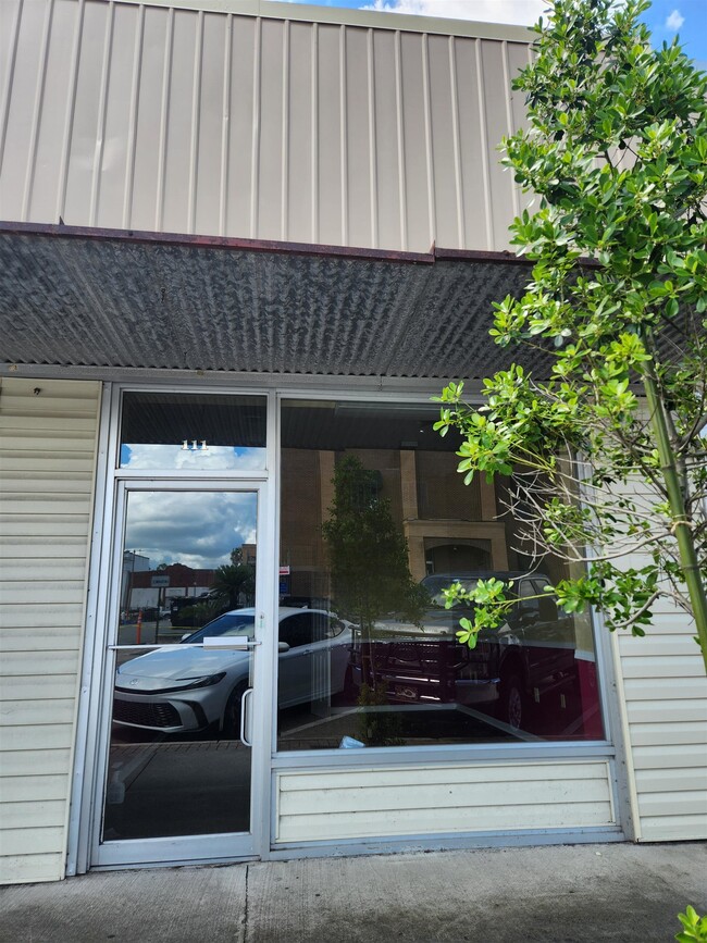 Primary Photo - 111 E Green St