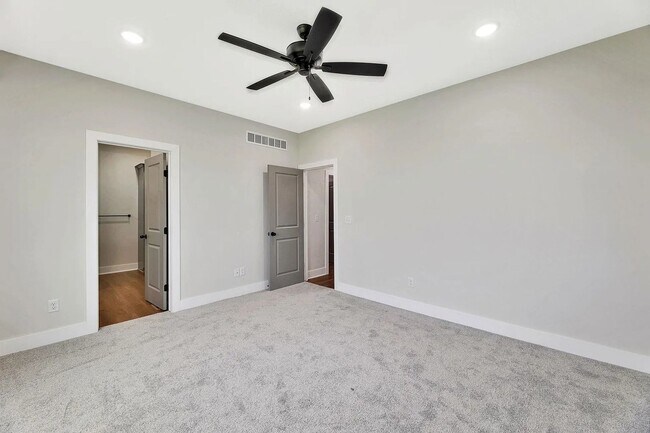 Building Photo - 5424 W 42nd St S