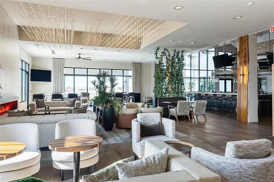 Building Photo - 16126 San Donato Pl