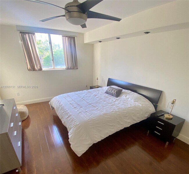 Building Photo - 16590 NE 26th Ave