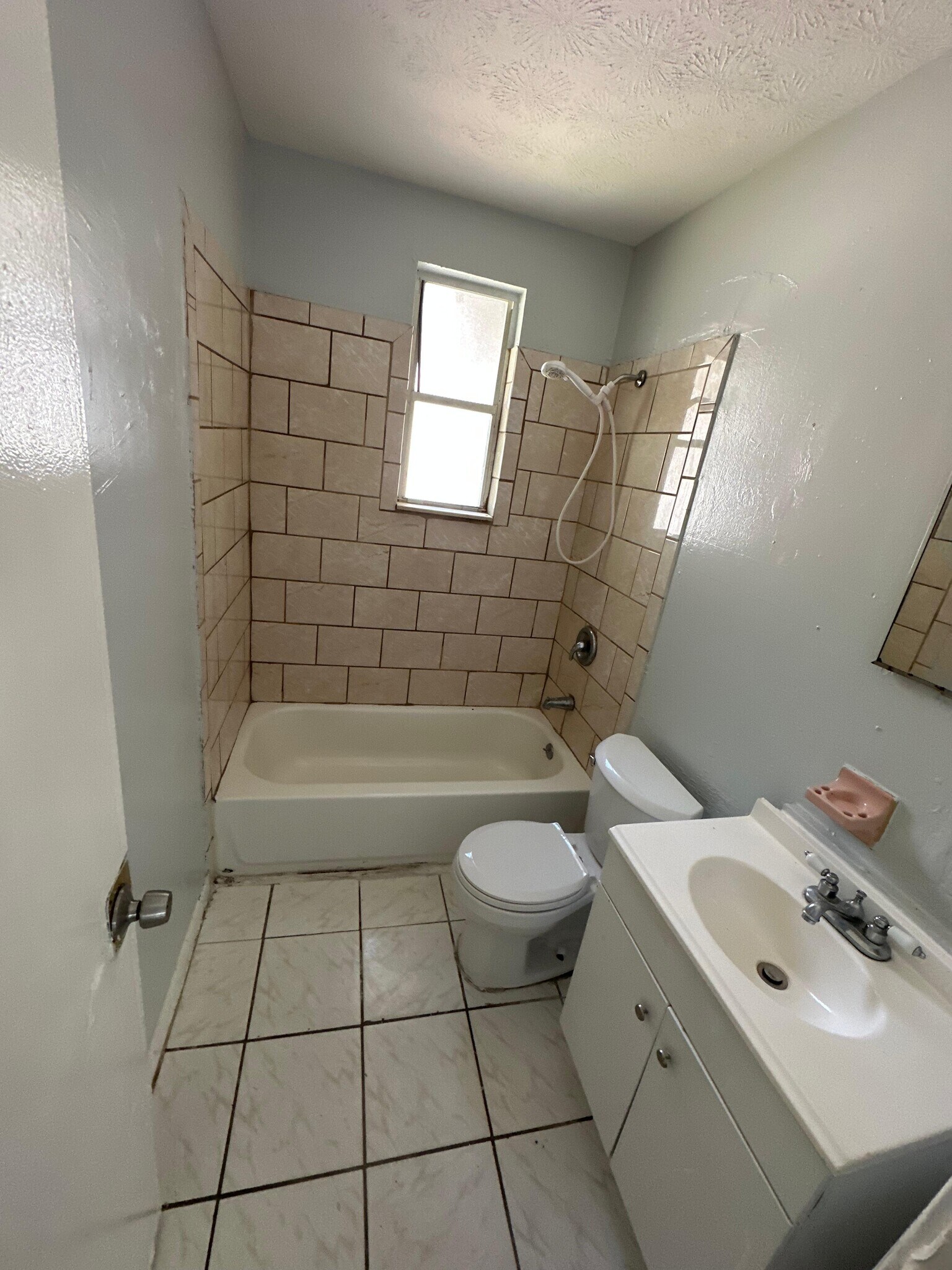 Building Photo - 1614 W 3rd St