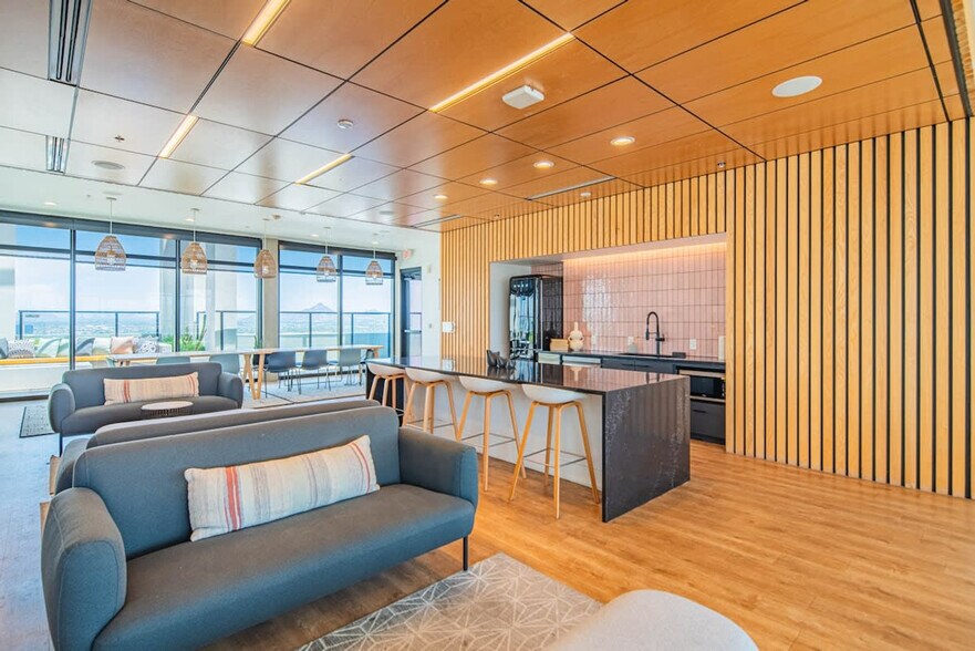 Building Photo - 700 N 4th St