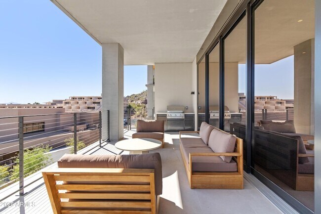 Building Photo - 5000 N Camelback Rdg Dr
