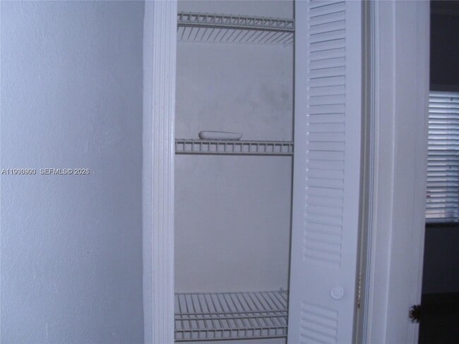 Building Photo - 50 E 43rd St