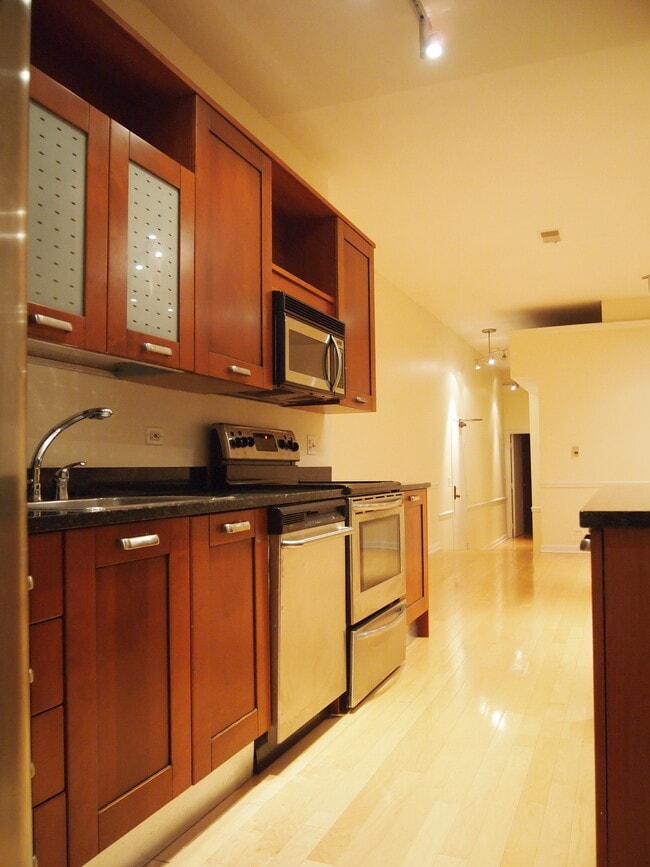 Building Photo - 807 Church St