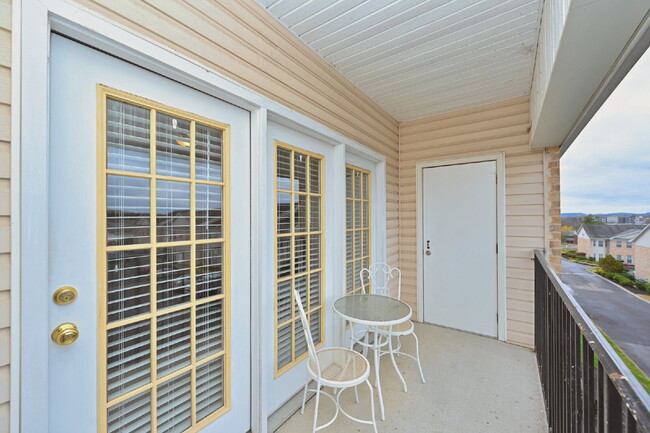 Building Photo - FULLY FURNISHED 2BR CONDO WITH MONTHLY LEASE TERMS