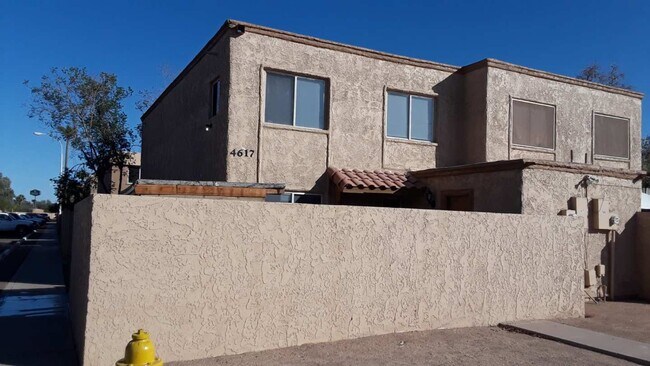 Building Photo - Fantastic 2 bedrooms and 1 bathroom Townhouse for Lease