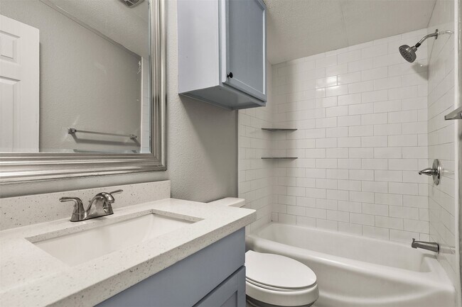 Building Photo - 2222 N Austin Ave